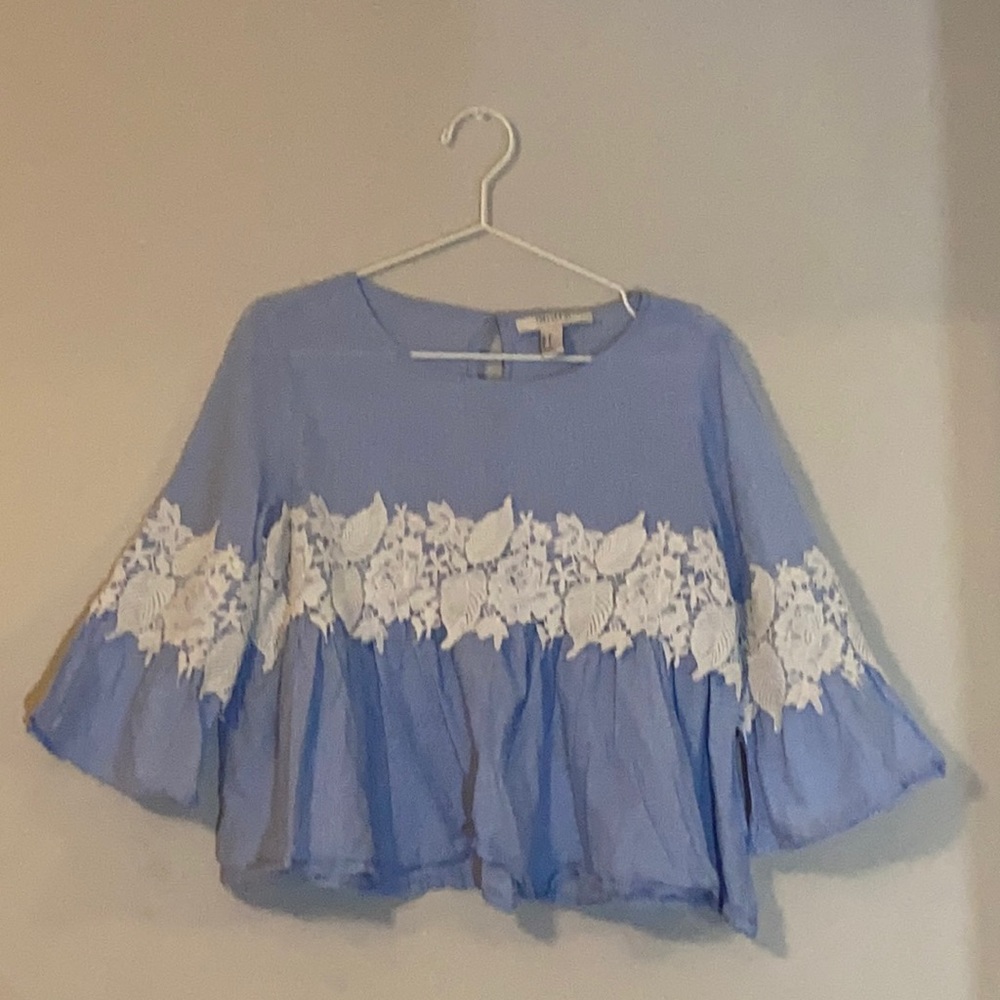 Forever 21 baby blue tunic top with lace detailing